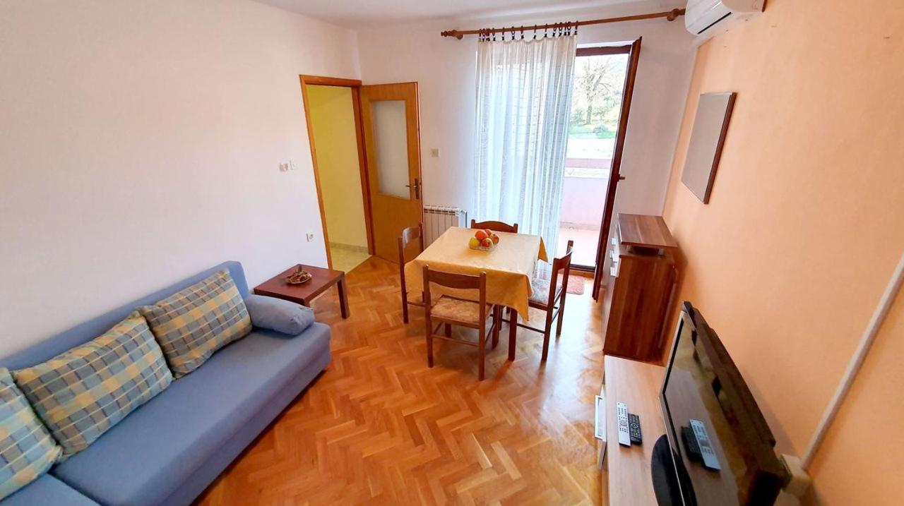 Mirjana F Apartaments Baška Zimmer foto